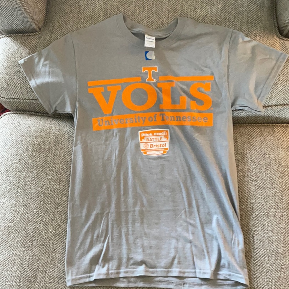 University of Tennessee size small t shirt in gray